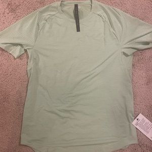 Lululemon dry sense short sleeve mens shirt